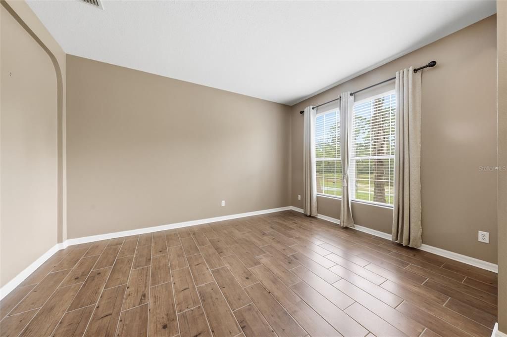 For Sale: $399,900 (5 beds, 3 baths, 2658 Square Feet)