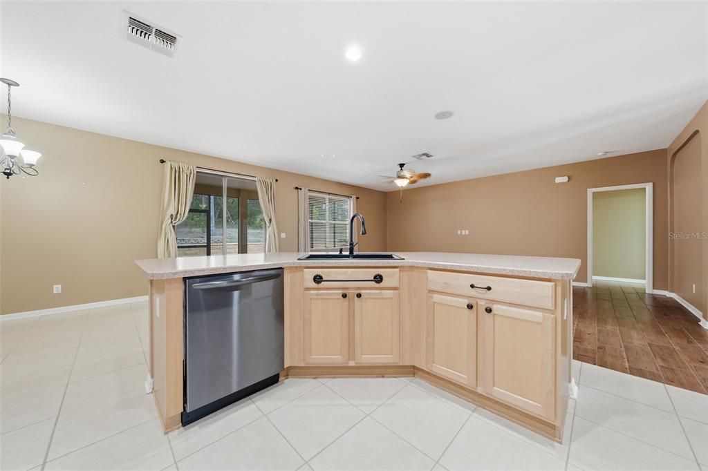 For Sale: $399,900 (5 beds, 3 baths, 2658 Square Feet)