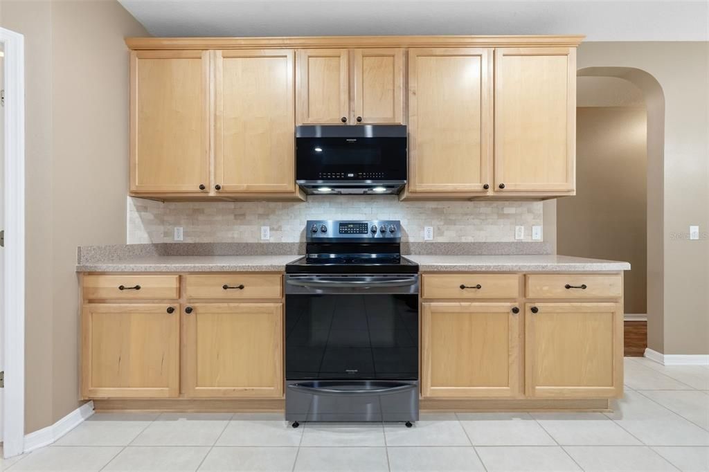 For Sale: $399,900 (5 beds, 3 baths, 2658 Square Feet)
