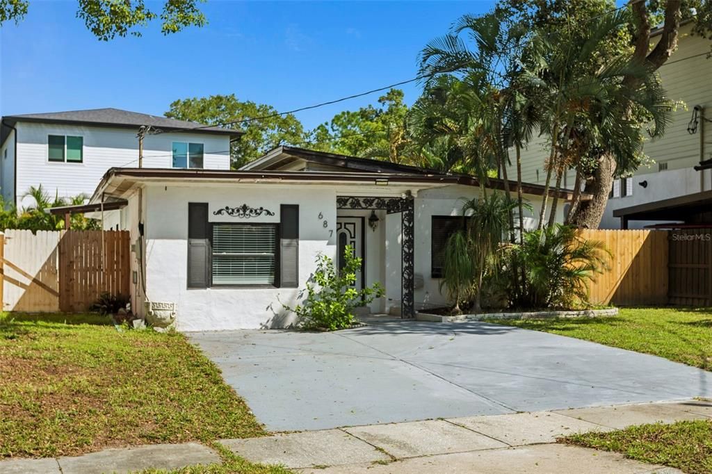 For Rent: $3,700 (4 beds, 3 baths, 1603 Square Feet)