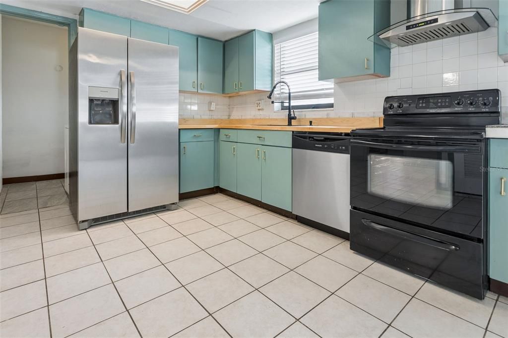 For Rent: $3,700 (4 beds, 3 baths, 1603 Square Feet)
