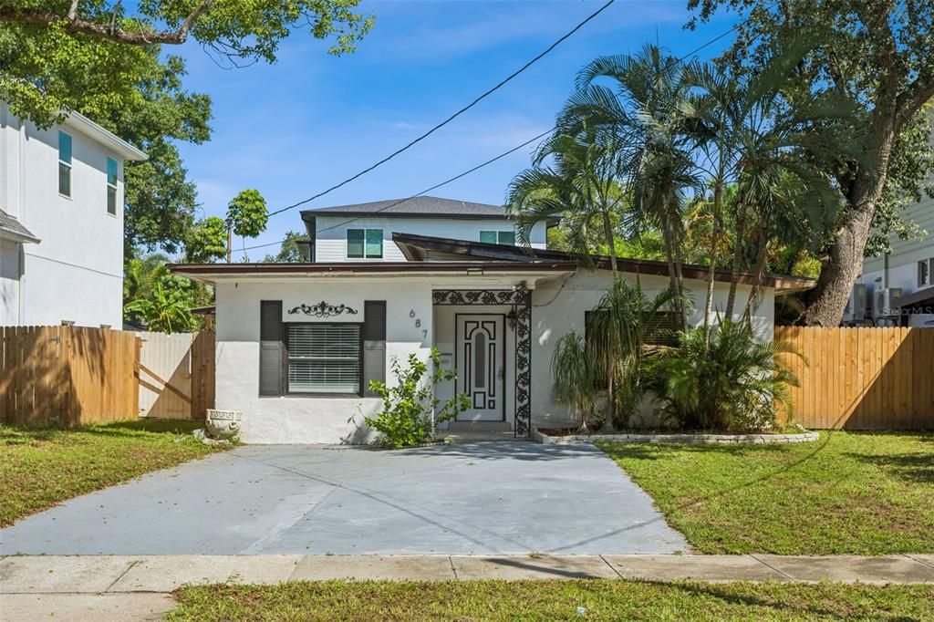 For Rent: $3,700 (4 beds, 3 baths, 1603 Square Feet)