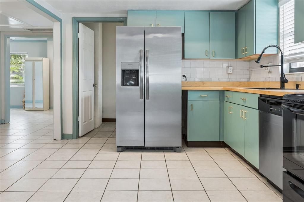 For Rent: $3,700 (4 beds, 3 baths, 1603 Square Feet)