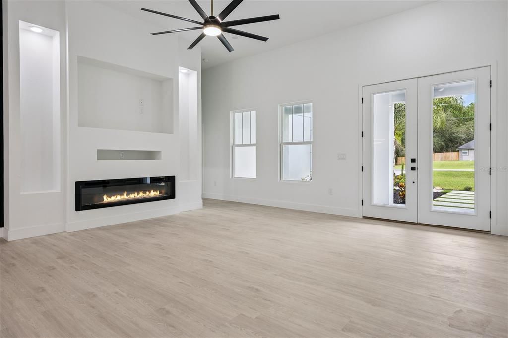Active With Contract: $638,500 (4 beds, 3 baths, 2689 Square Feet)