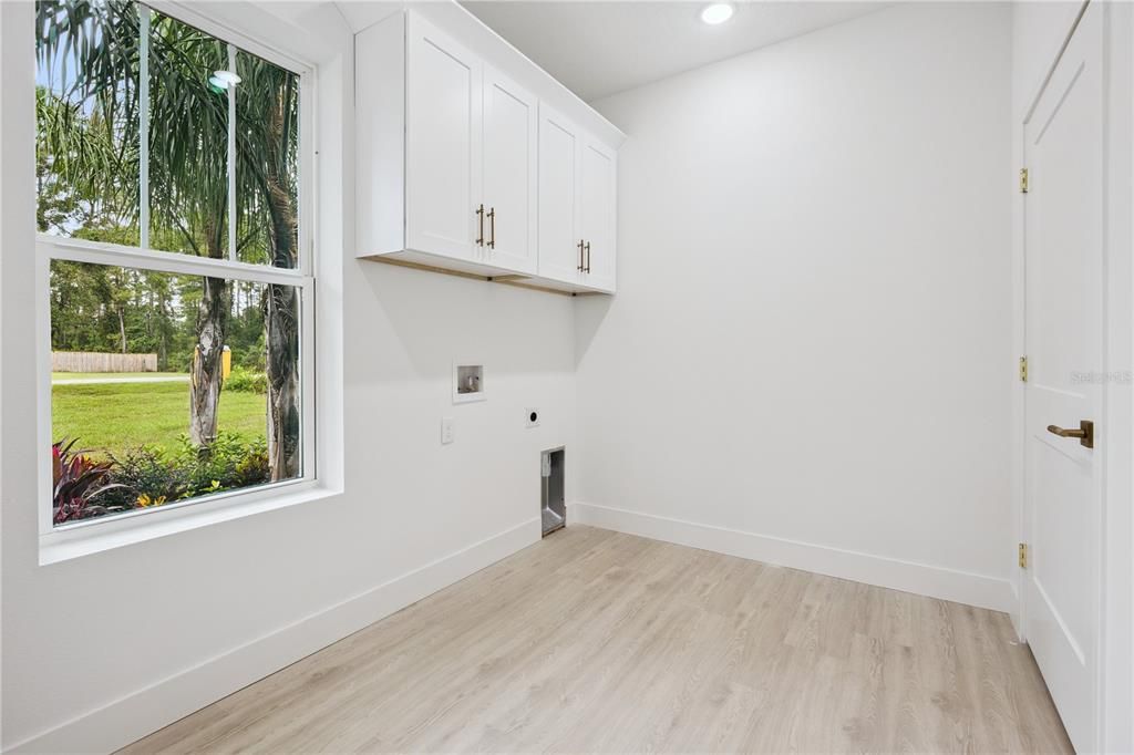 Active With Contract: $638,500 (4 beds, 3 baths, 2689 Square Feet)