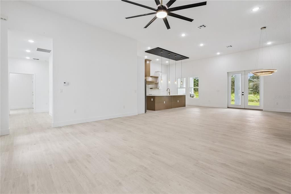 Active With Contract: $638,500 (4 beds, 3 baths, 2689 Square Feet)