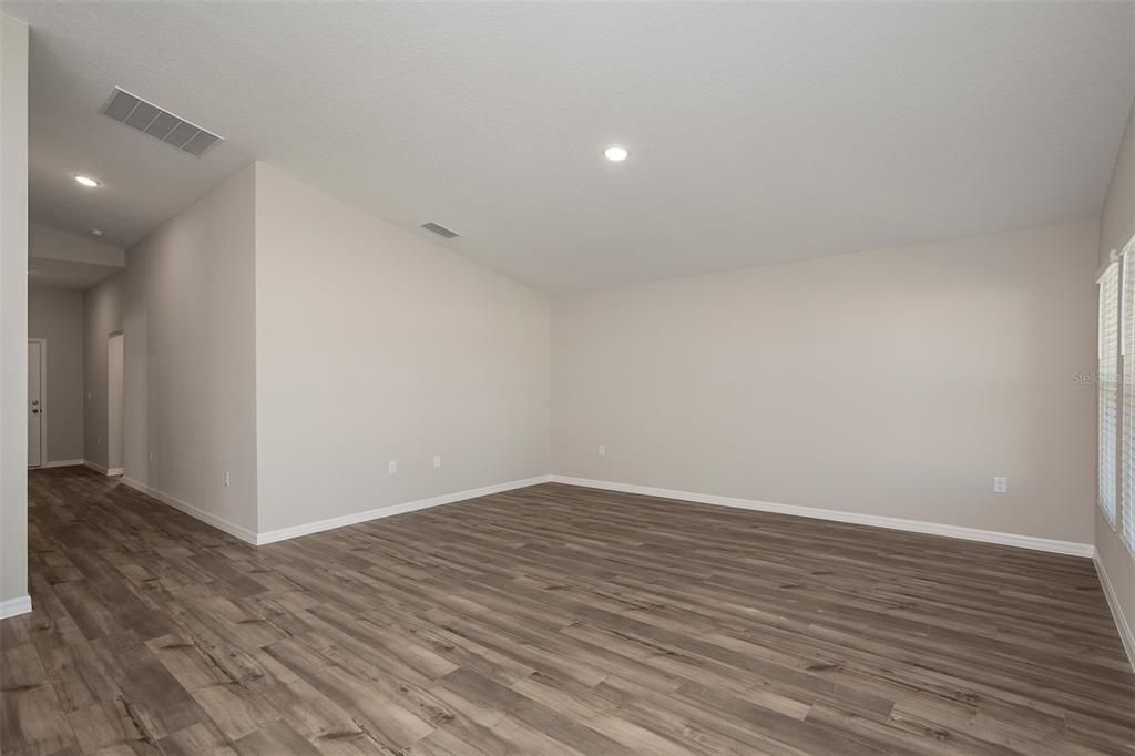 For Sale: $404,990 (4 beds, 2 baths, 1850 Square Feet)