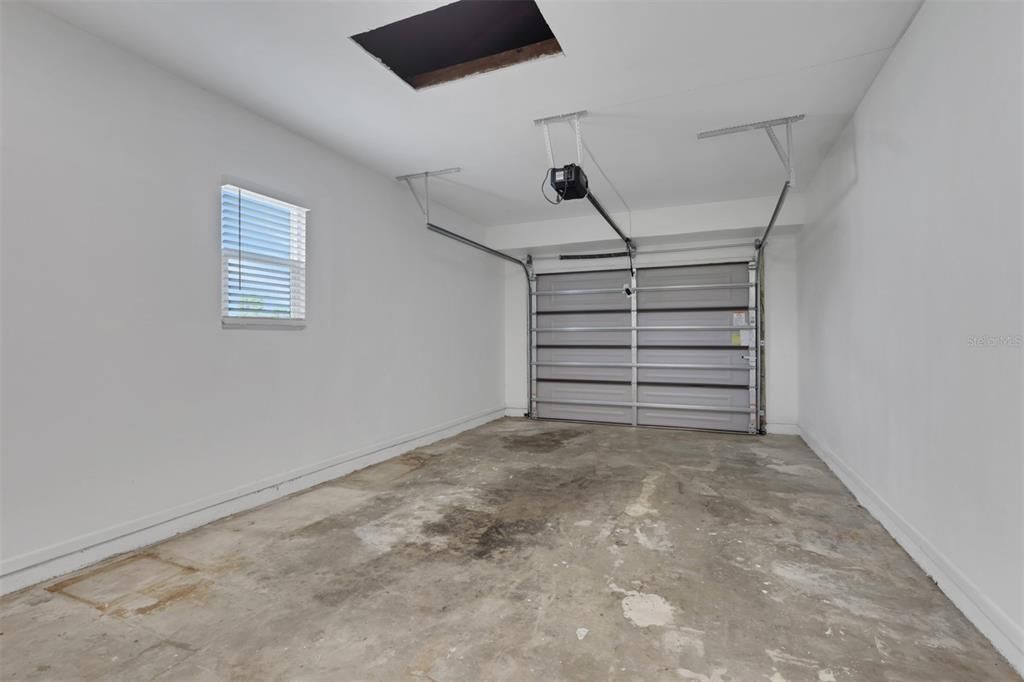 For Sale: $280,000 (2 beds, 1 baths, 902 Square Feet)
