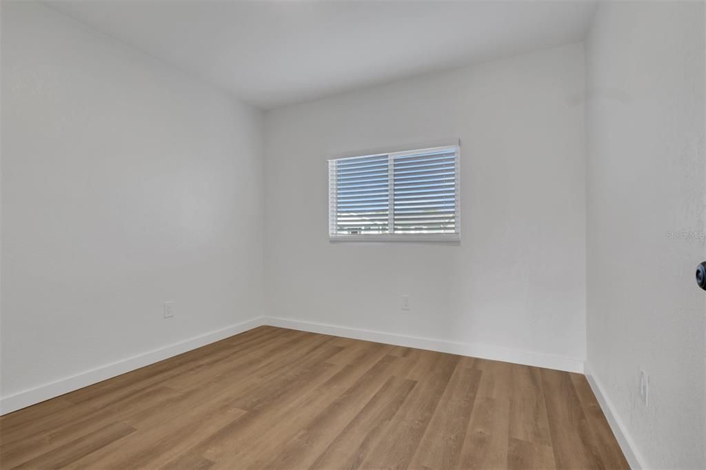 For Sale: $280,000 (2 beds, 1 baths, 902 Square Feet)