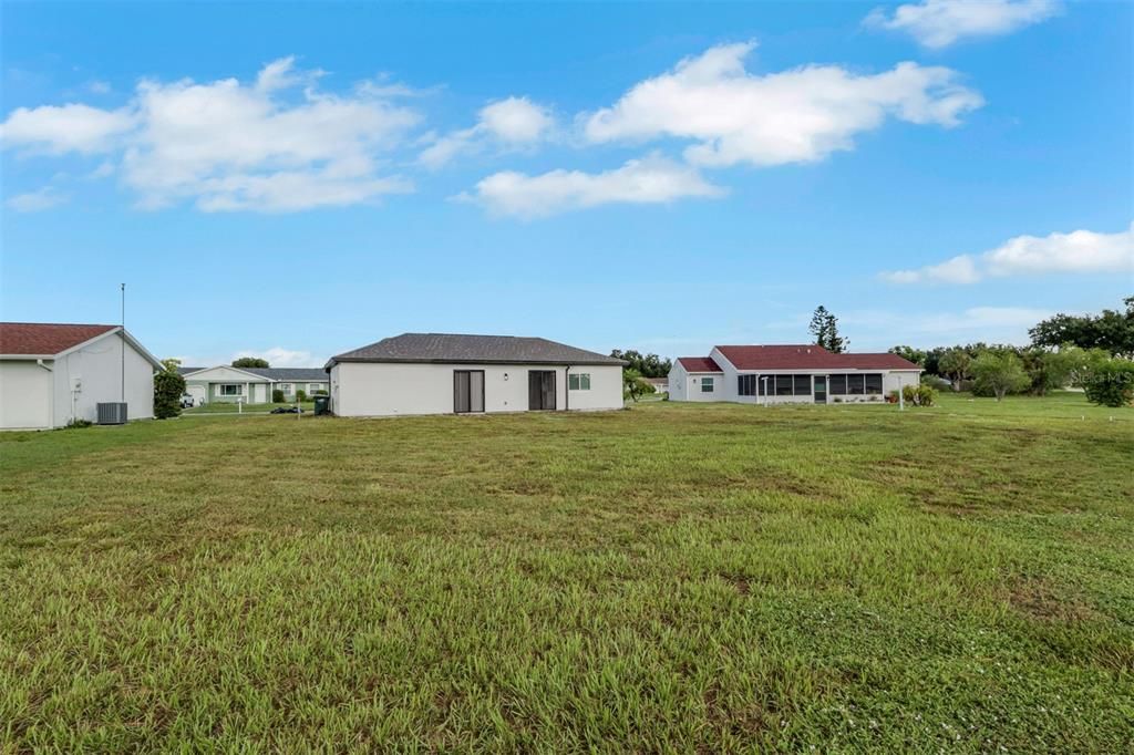 For Sale: $280,000 (2 beds, 1 baths, 902 Square Feet)