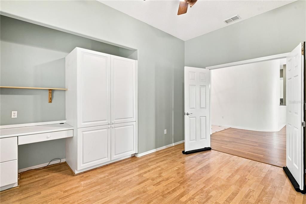 For Sale: $274,000 (3 beds, 2 baths, 1688 Square Feet)
