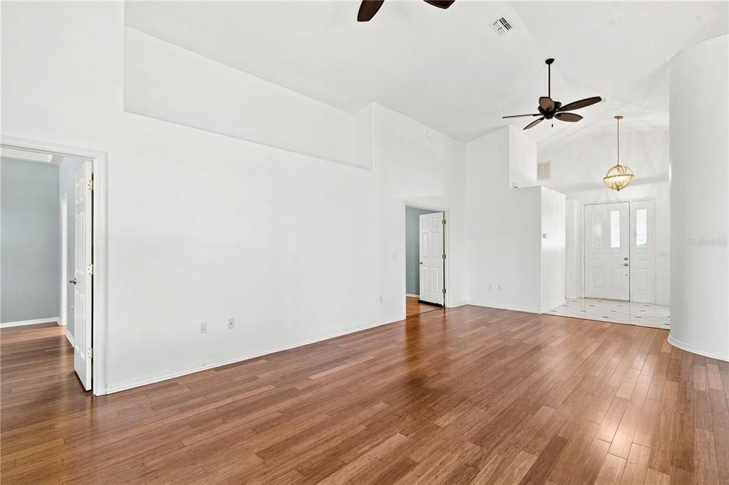 For Sale: $274,000 (3 beds, 2 baths, 1688 Square Feet)