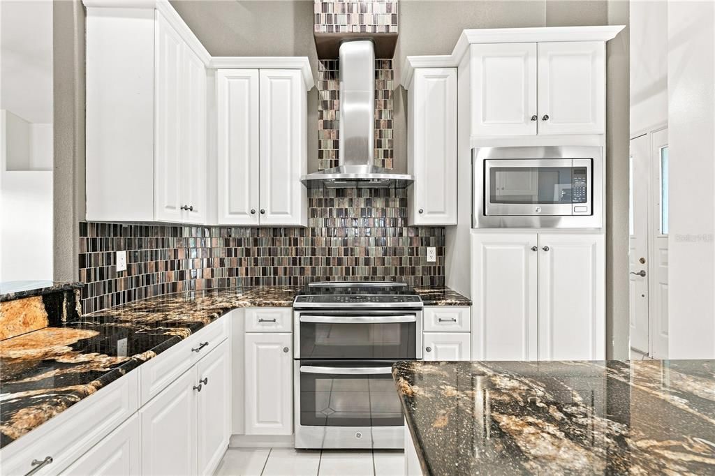 For Sale: $274,000 (3 beds, 2 baths, 1688 Square Feet)