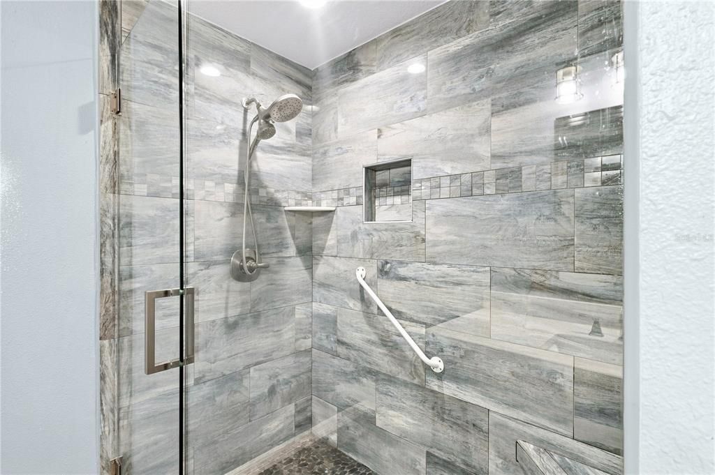 For Sale: $274,000 (3 beds, 2 baths, 1688 Square Feet)