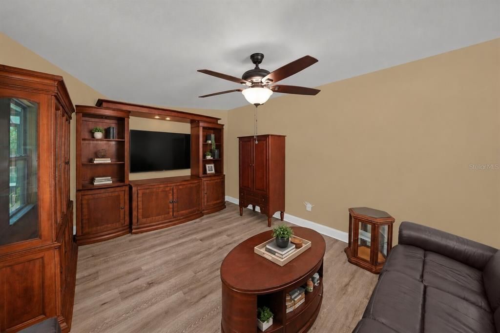 For Sale: $425,000 (3 beds, 2 baths, 1796 Square Feet)