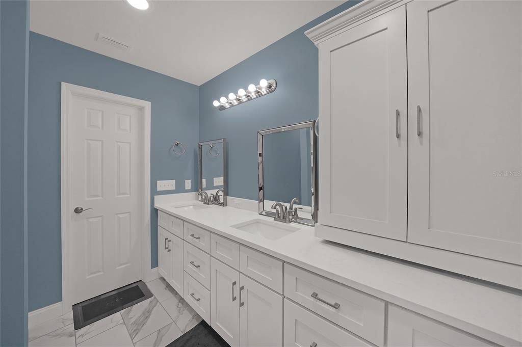 For Sale: $425,000 (3 beds, 2 baths, 1796 Square Feet)