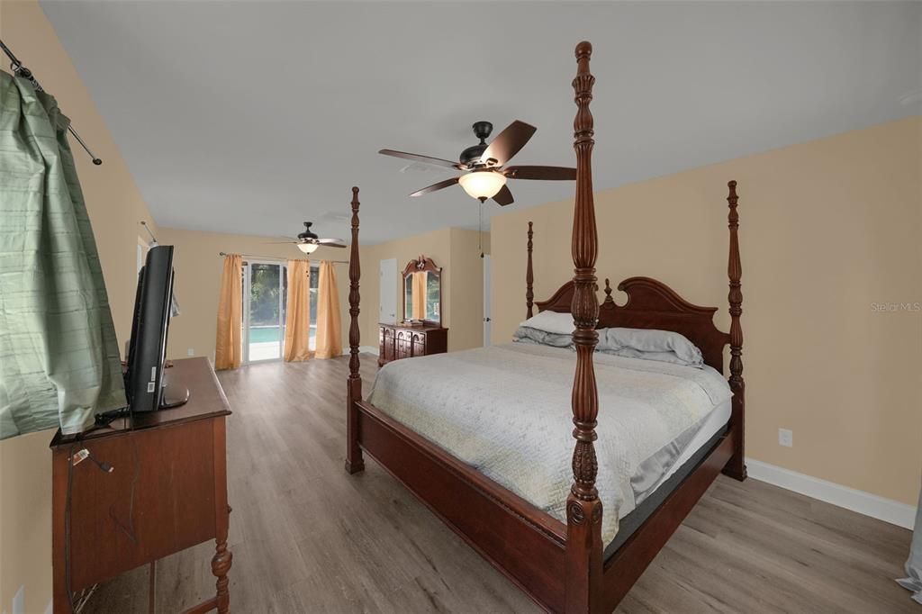 For Sale: $425,000 (3 beds, 2 baths, 1796 Square Feet)
