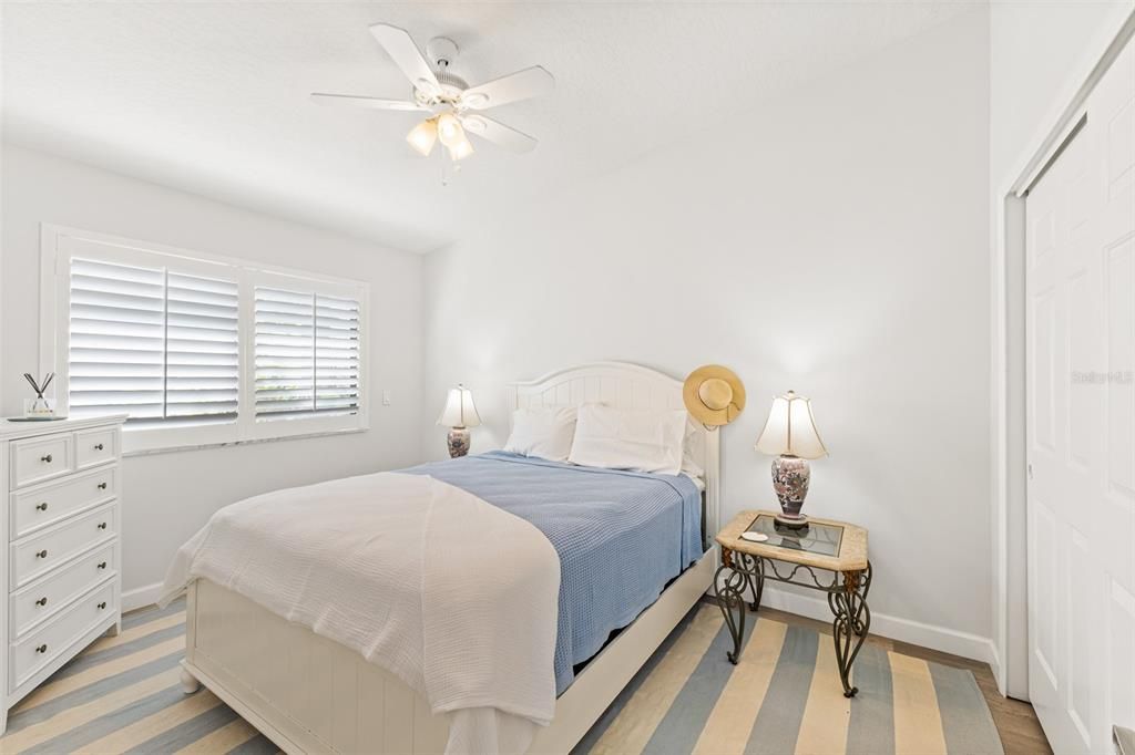Active With Contract: $392,000 (2 beds, 2 baths, 1426 Square Feet)