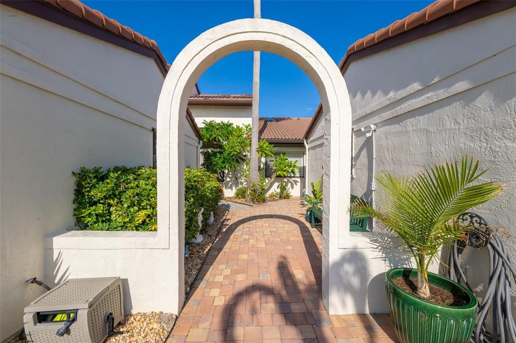 Active With Contract: $392,000 (2 beds, 2 baths, 1426 Square Feet)