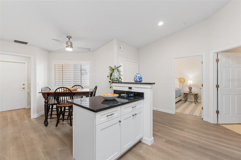 Active With Contract: $392,000 (2 beds, 2 baths, 1426 Square Feet)