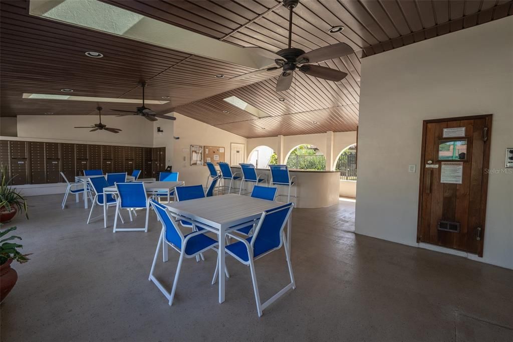 Active With Contract: $392,000 (2 beds, 2 baths, 1426 Square Feet)