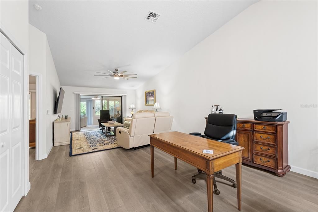 Active With Contract: $392,000 (2 beds, 2 baths, 1426 Square Feet)