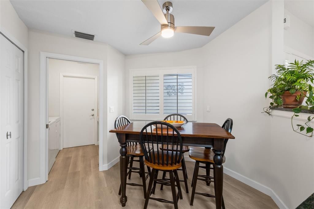 Active With Contract: $392,000 (2 beds, 2 baths, 1426 Square Feet)