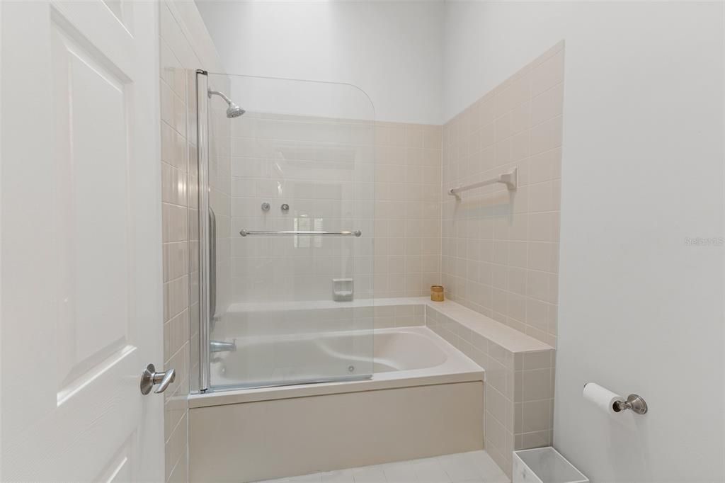 Active With Contract: $392,000 (2 beds, 2 baths, 1426 Square Feet)