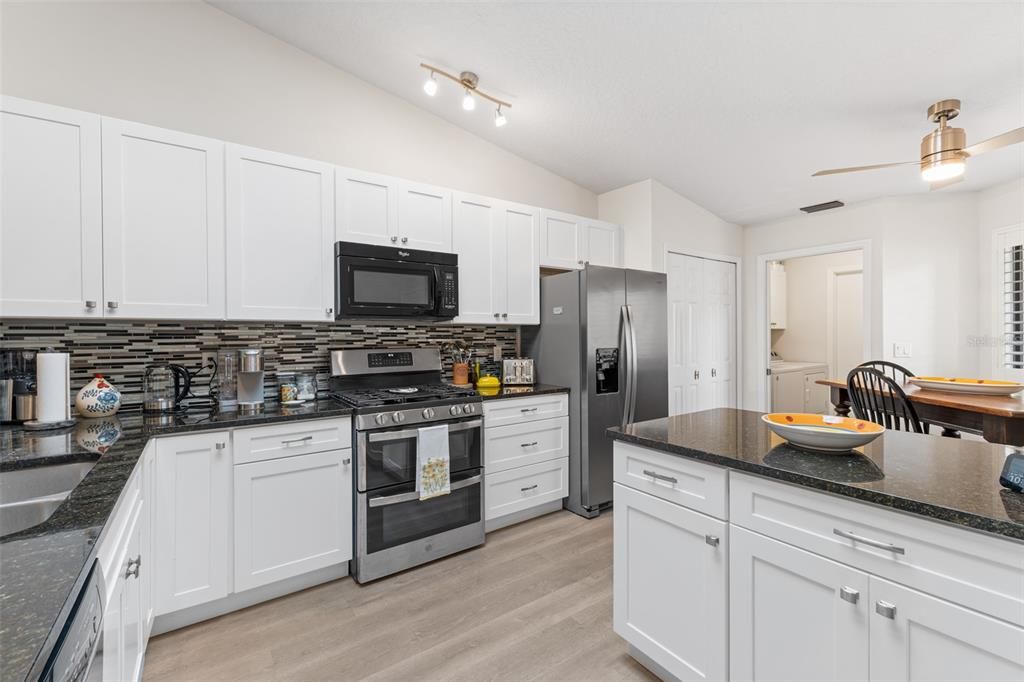 Active With Contract: $392,000 (2 beds, 2 baths, 1426 Square Feet)