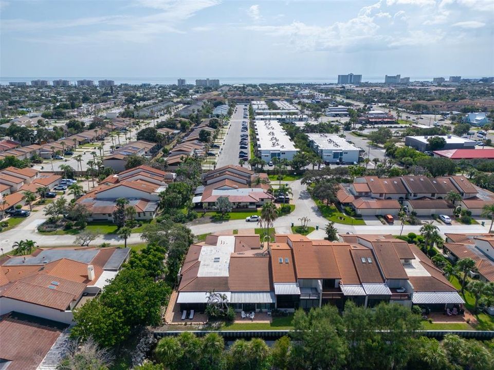 Active With Contract: $392,000 (2 beds, 2 baths, 1426 Square Feet)