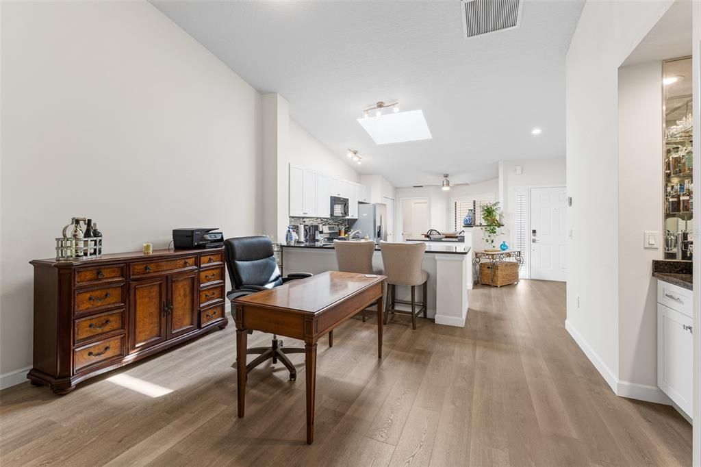 Active With Contract: $392,000 (2 beds, 2 baths, 1426 Square Feet)