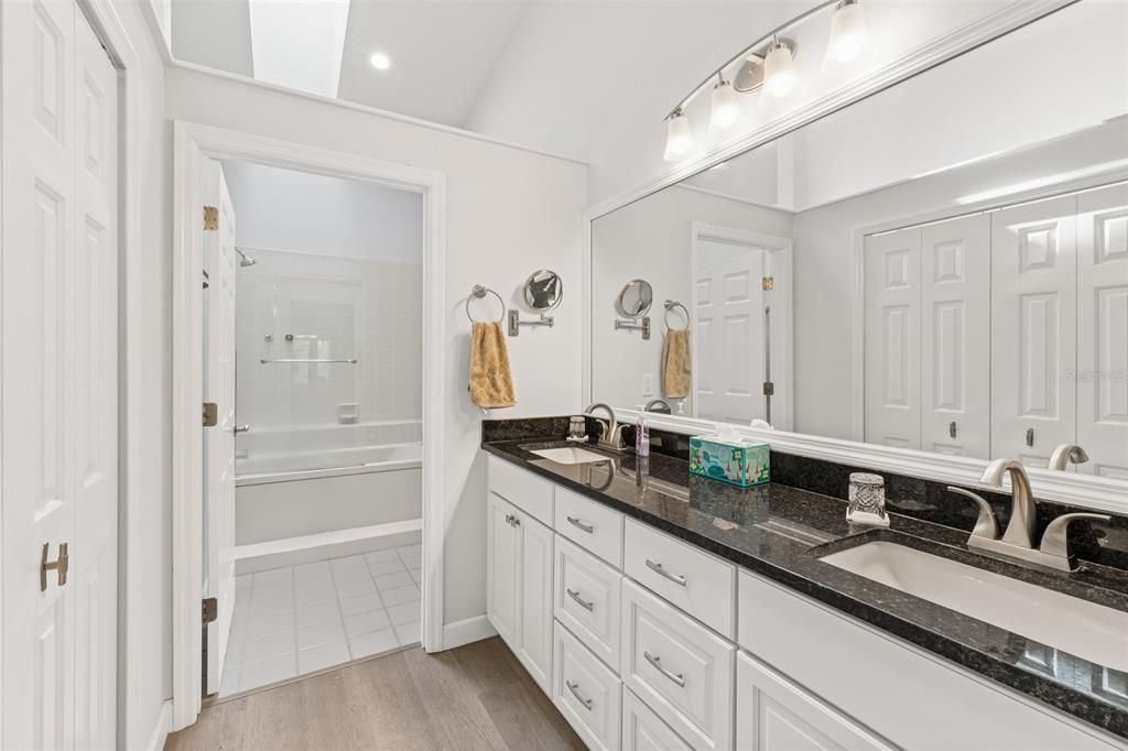 Active With Contract: $392,000 (2 beds, 2 baths, 1426 Square Feet)