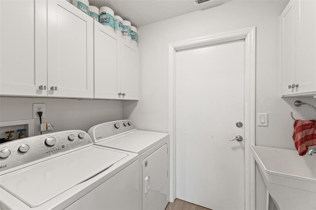 Active With Contract: $392,000 (2 beds, 2 baths, 1426 Square Feet)