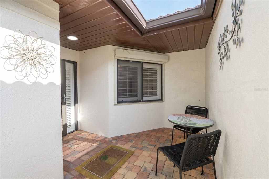 Active With Contract: $392,000 (2 beds, 2 baths, 1426 Square Feet)