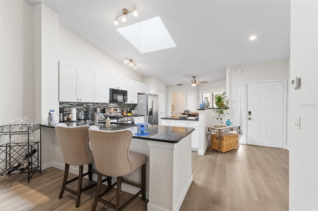 Active With Contract: $392,000 (2 beds, 2 baths, 1426 Square Feet)