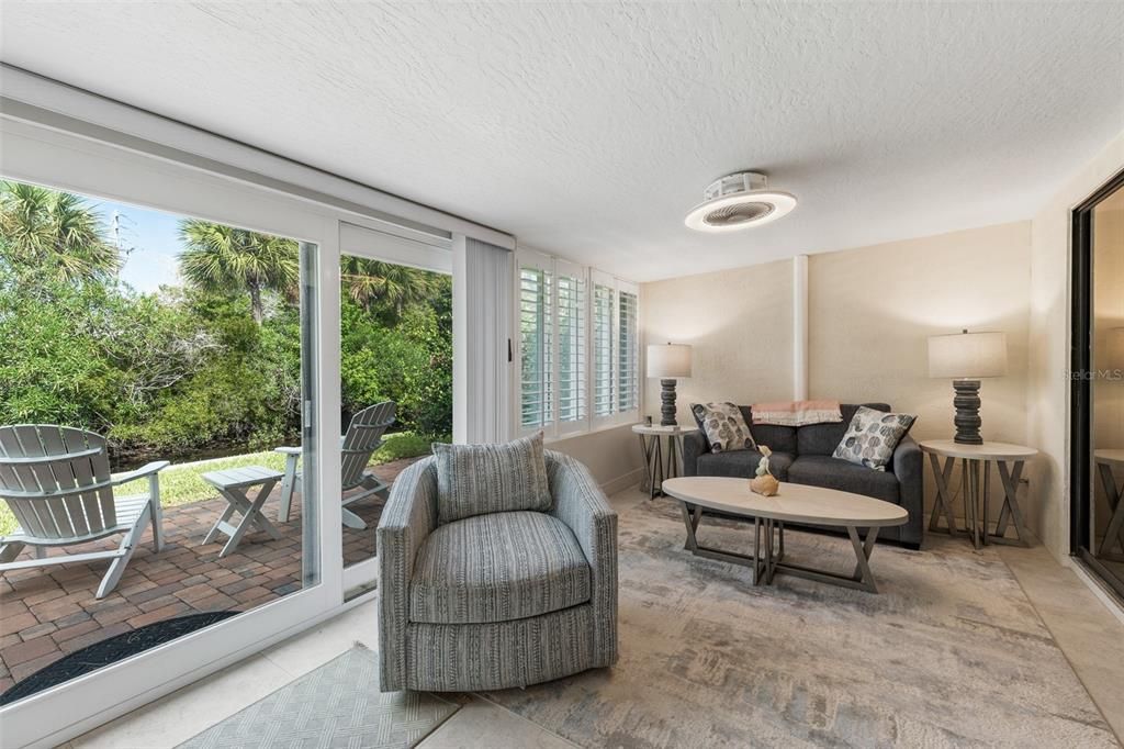 Active With Contract: $392,000 (2 beds, 2 baths, 1426 Square Feet)
