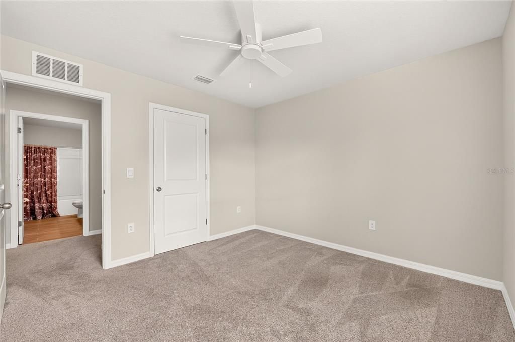 For Rent: $2,800 (5 beds, 3 baths, 2414 Square Feet)
