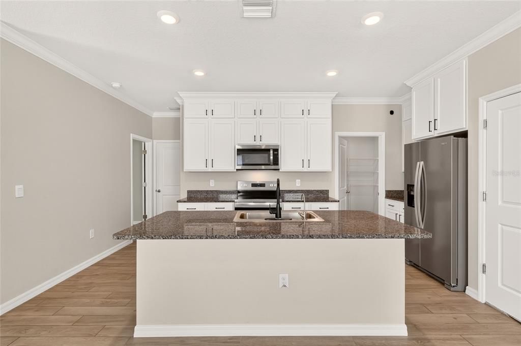 For Rent: $2,800 (5 beds, 3 baths, 2414 Square Feet)