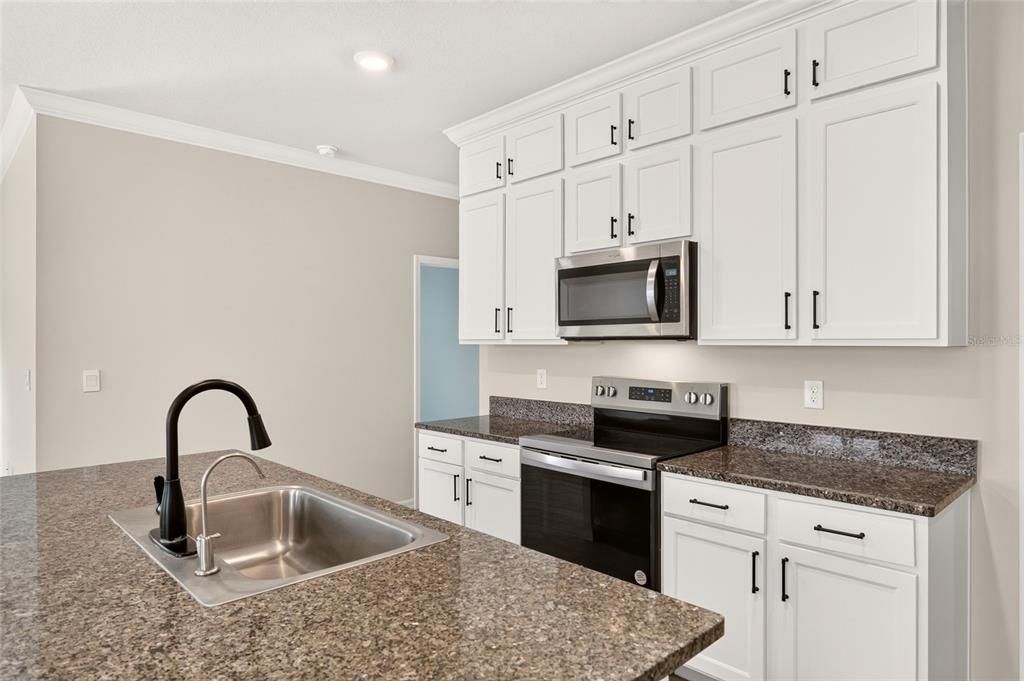 For Rent: $2,800 (5 beds, 3 baths, 2414 Square Feet)