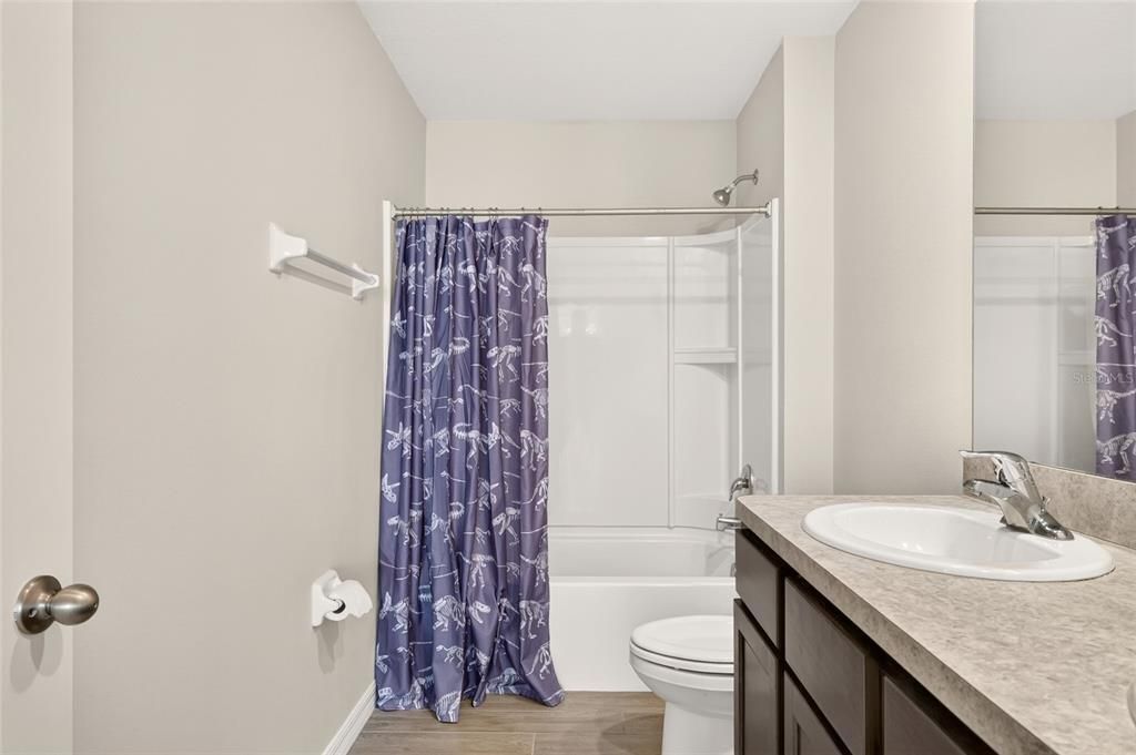 For Rent: $2,800 (5 beds, 3 baths, 2414 Square Feet)