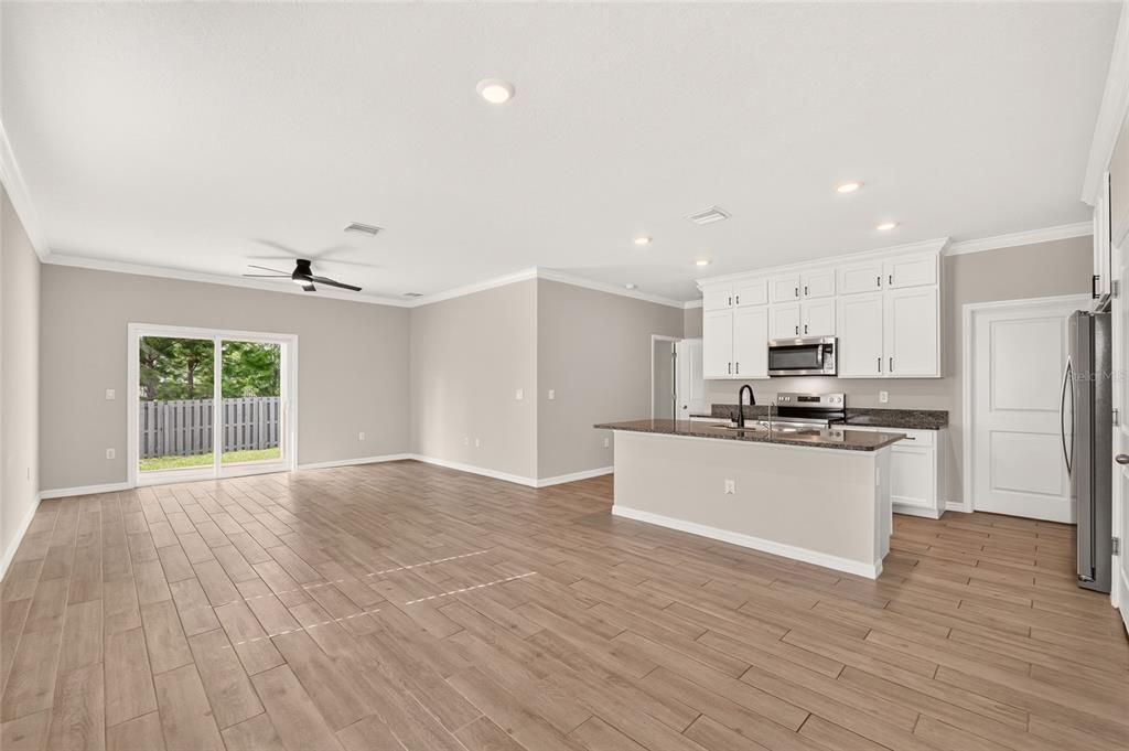 For Rent: $2,800 (5 beds, 3 baths, 2414 Square Feet)