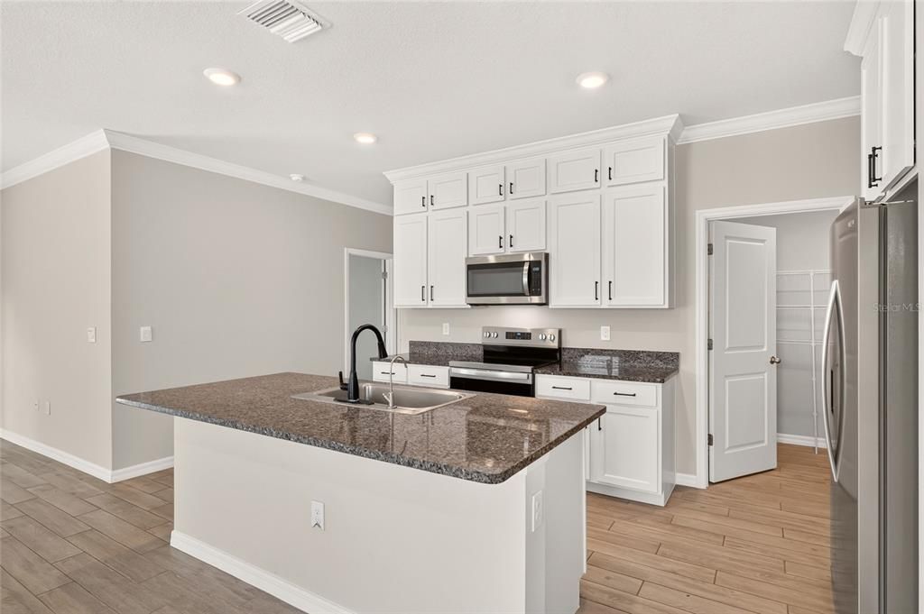 For Rent: $2,800 (5 beds, 3 baths, 2414 Square Feet)