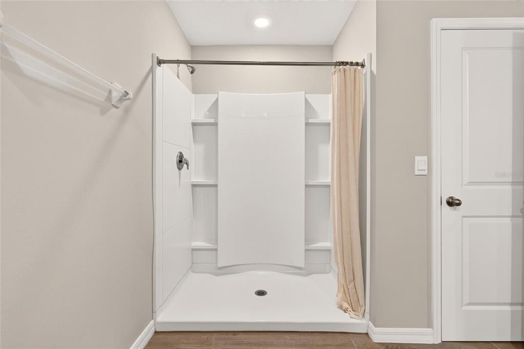 For Rent: $2,800 (5 beds, 3 baths, 2414 Square Feet)