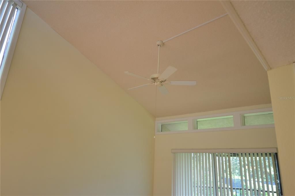 For Rent: $2,000 (2 beds, 2 baths, 924 Square Feet)
