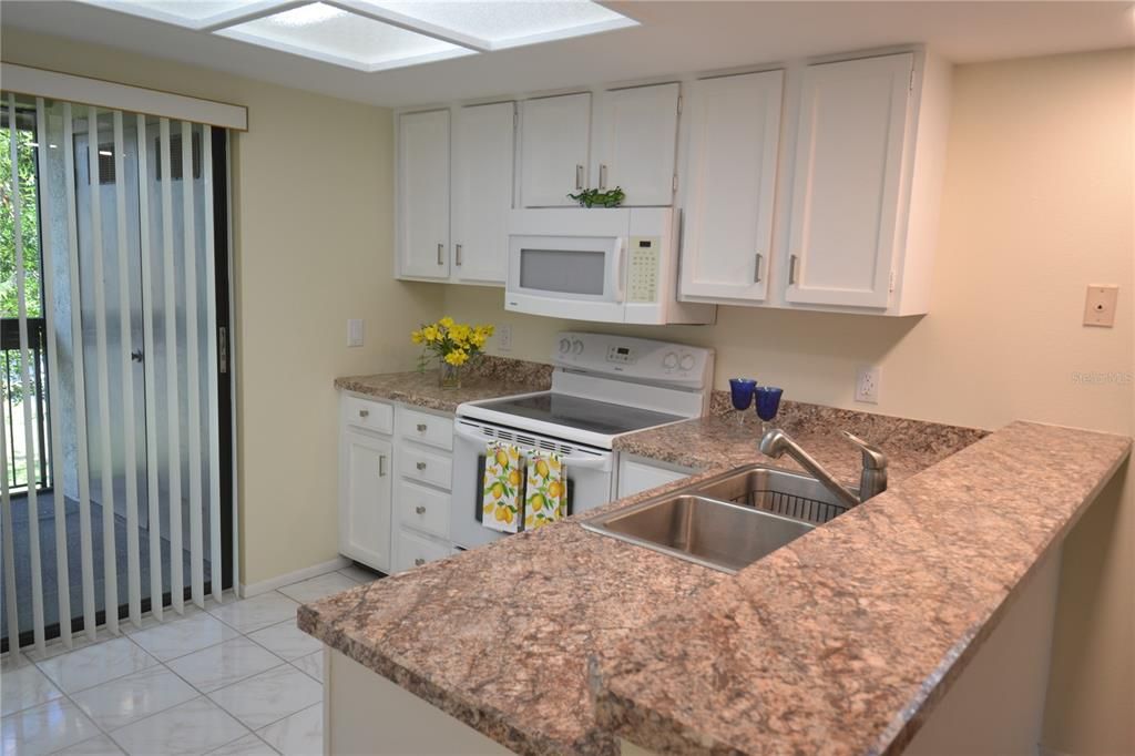 For Rent: $2,000 (2 beds, 2 baths, 924 Square Feet)