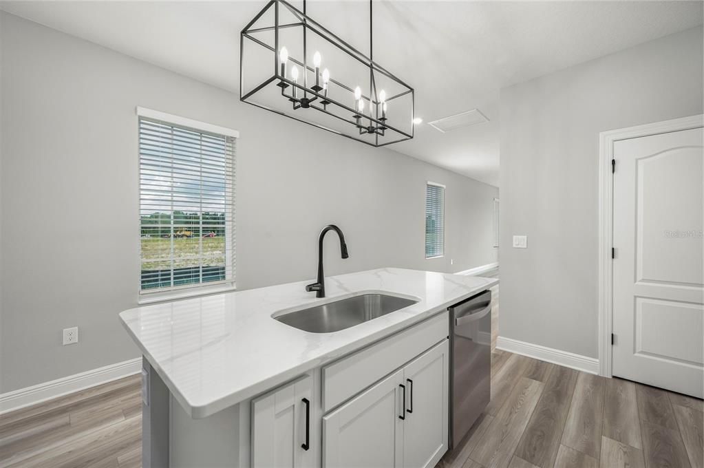 Active With Contract: $406,900 (3 beds, 2 baths, 1500 Square Feet)