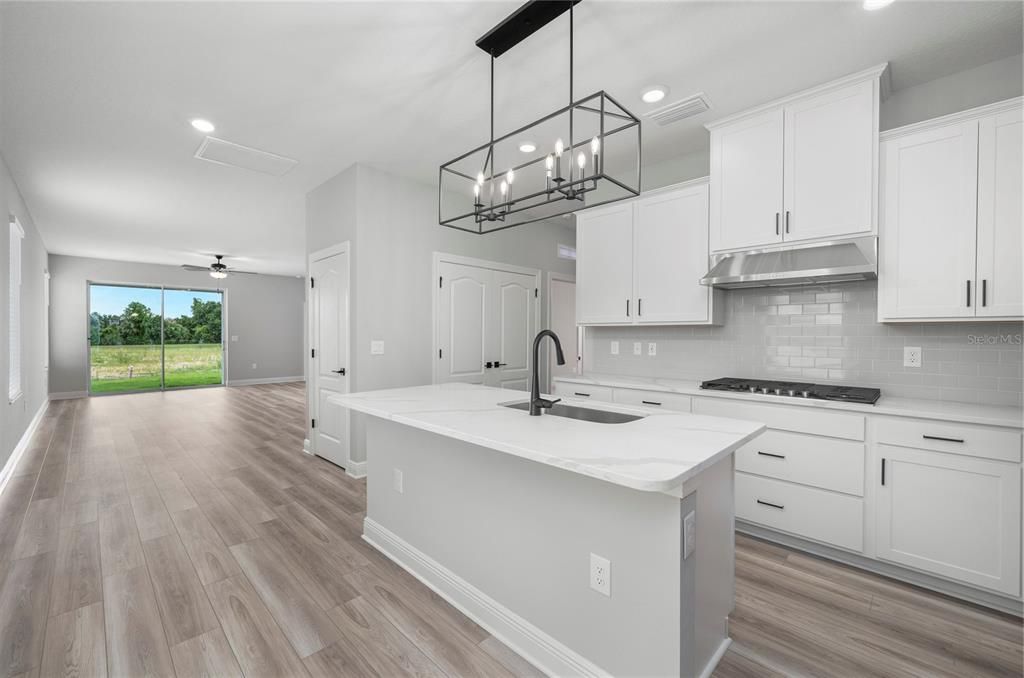 Active With Contract: $406,900 (3 beds, 2 baths, 1500 Square Feet)