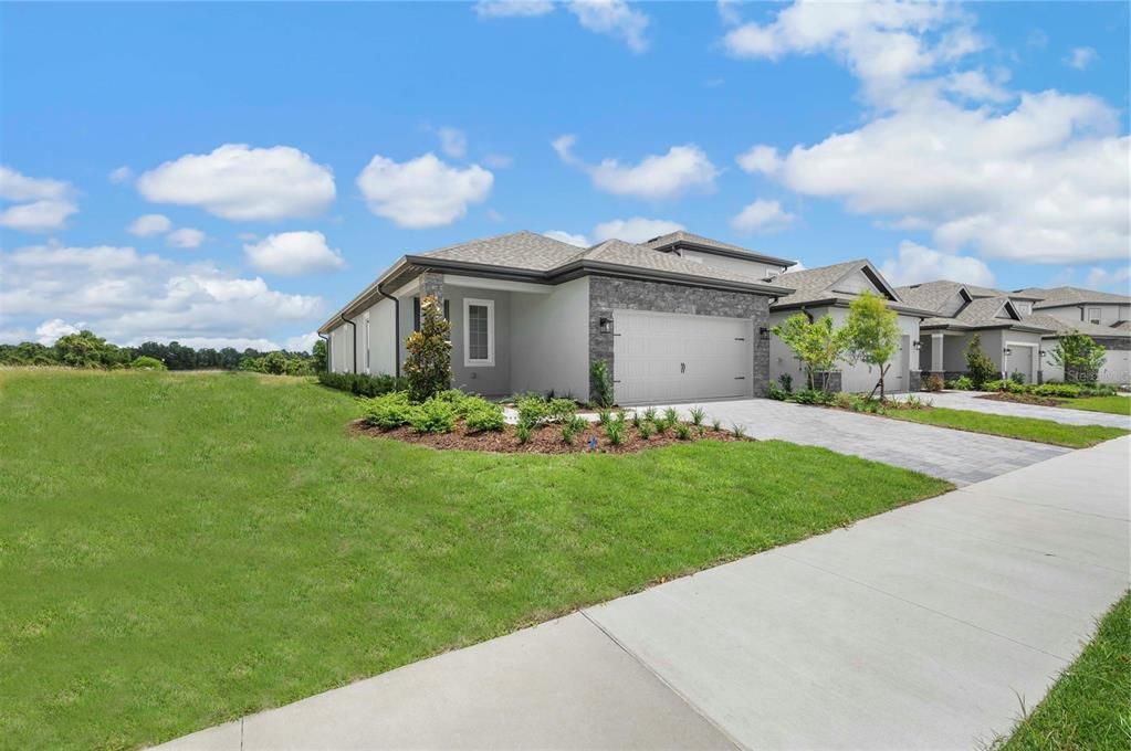 Active With Contract: $406,900 (3 beds, 2 baths, 1500 Square Feet)