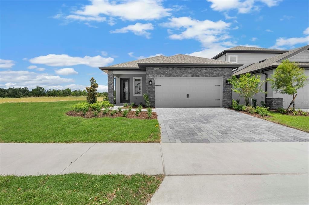Active With Contract: $406,900 (3 beds, 2 baths, 1500 Square Feet)
