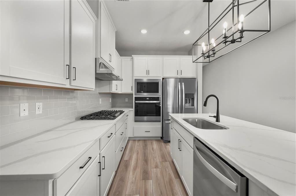 Active With Contract: $406,900 (3 beds, 2 baths, 1500 Square Feet)